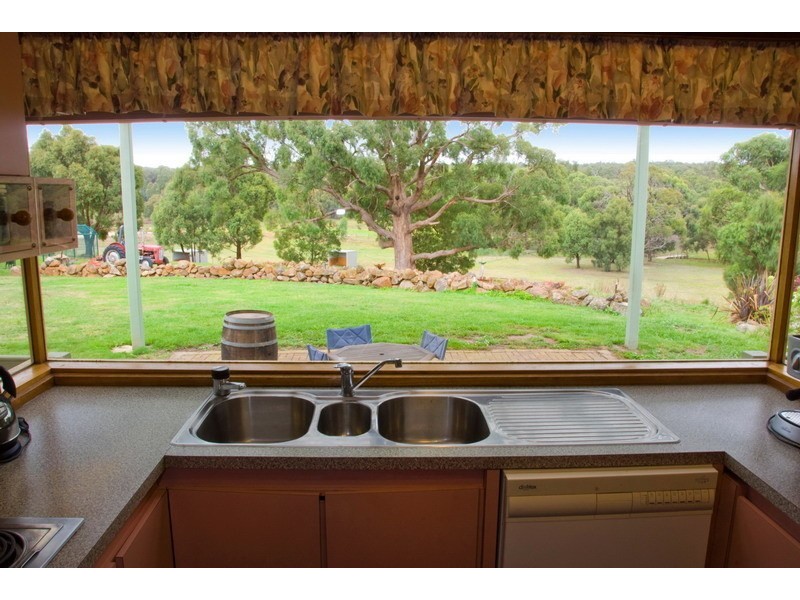 31 Heather Road, Gisborne VIC 3437