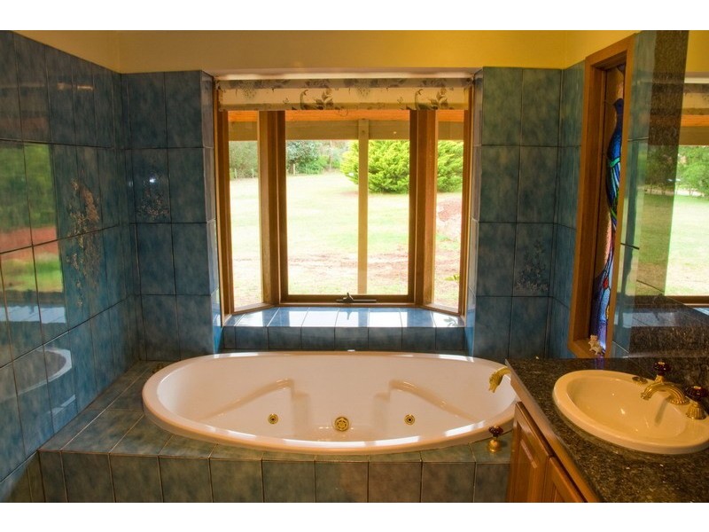 31 Heather Road, Gisborne VIC 3437