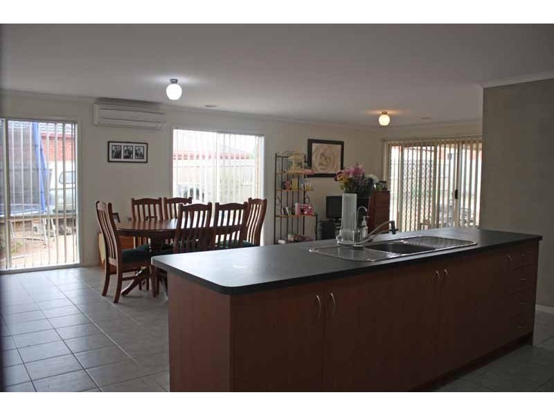 7 Yallop Crescent, Sunbury VIC 3429
