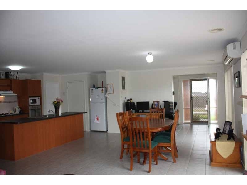 7 Yallop Crescent, Sunbury VIC 3429
