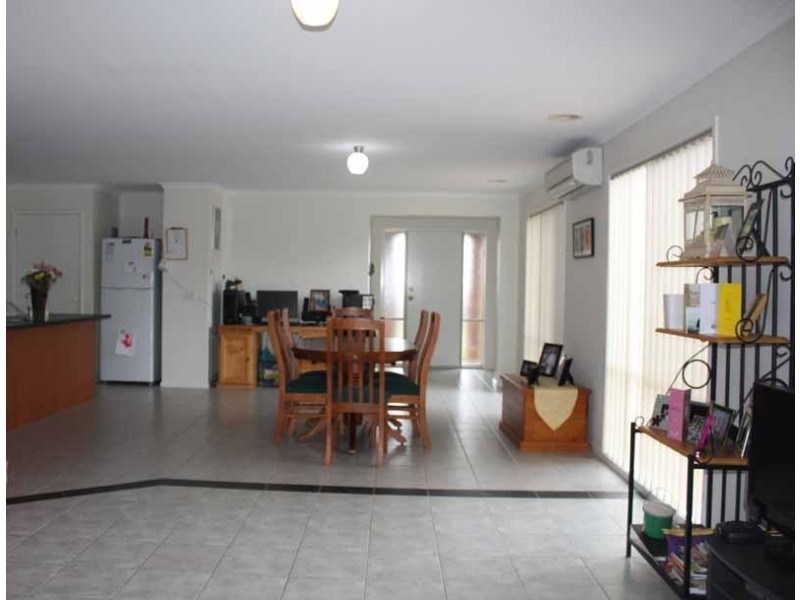 7 Yallop Crescent, Sunbury VIC 3429
