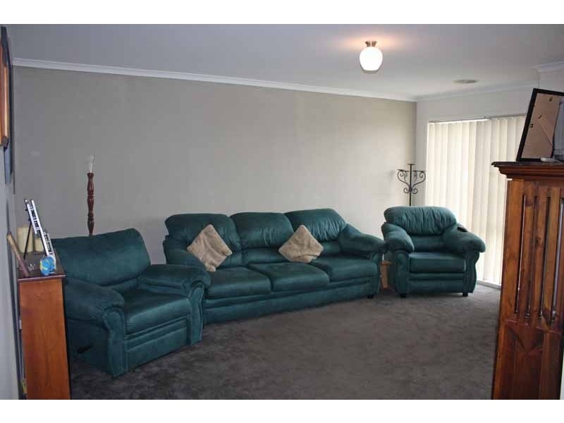 7 Yallop Crescent, Sunbury VIC 3429