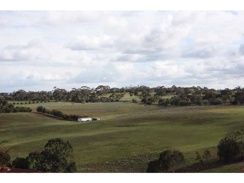 16 Earlington Crescent, Sunbury VIC 3429