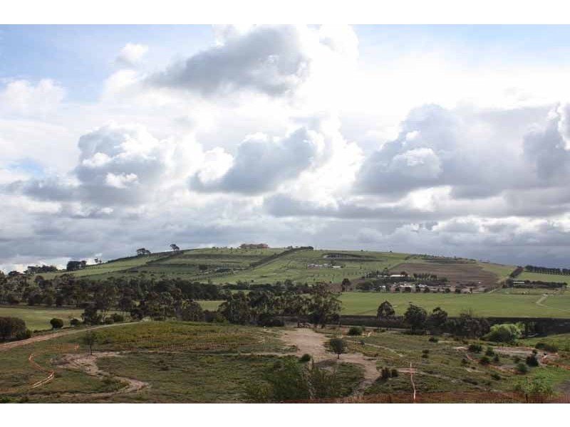 16 Earlington Crescent, Sunbury VIC 3429