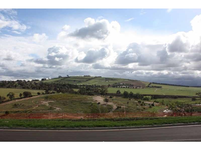 16 Earlington Crescent, Sunbury VIC 3429