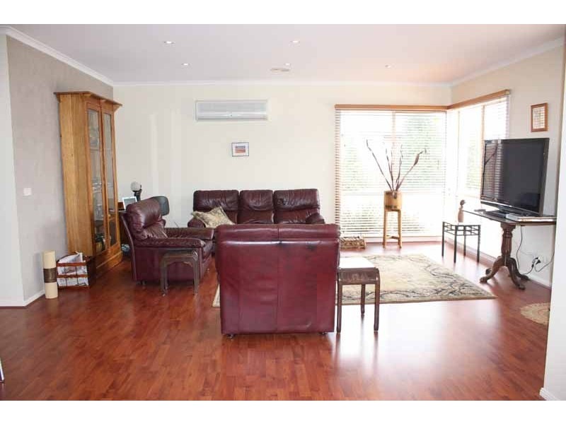 8 Kippax Street, Sunbury VIC 3429