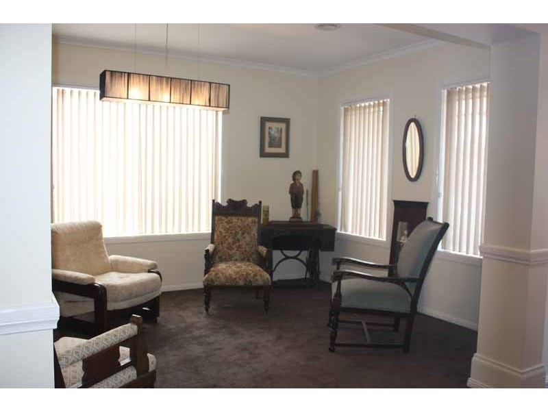 8 Kippax Street, Sunbury VIC 3429