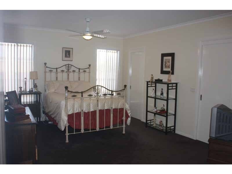 8 Kippax Street, Sunbury VIC 3429