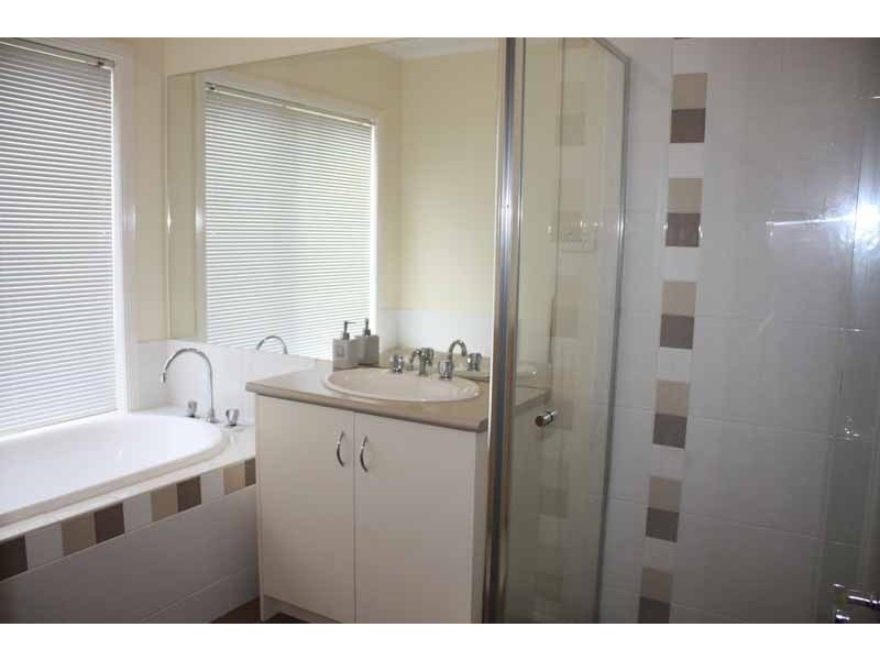 8 Kippax Street, Sunbury VIC 3429