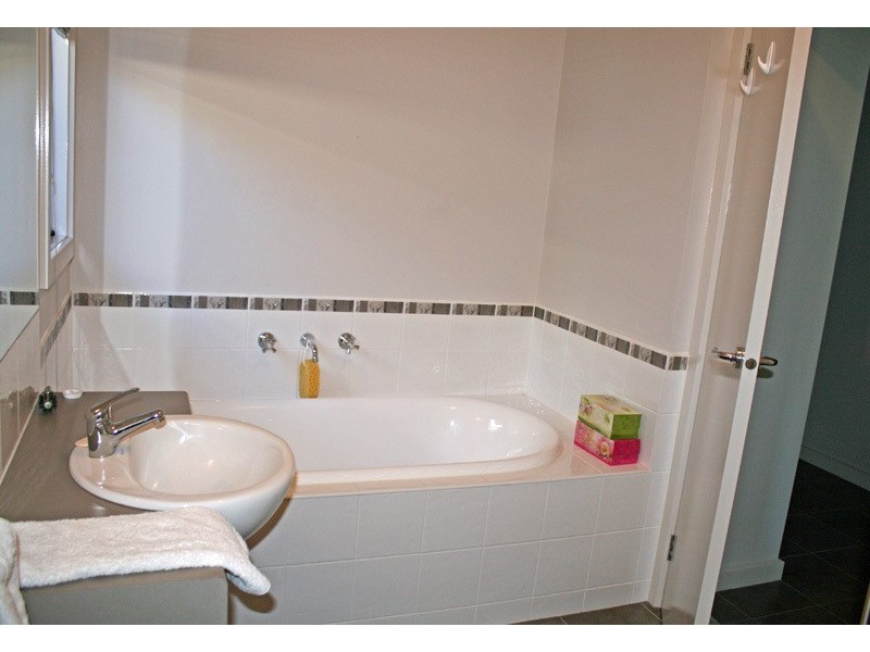 1/1-5 Rodney Street, Gisborne VIC 3437