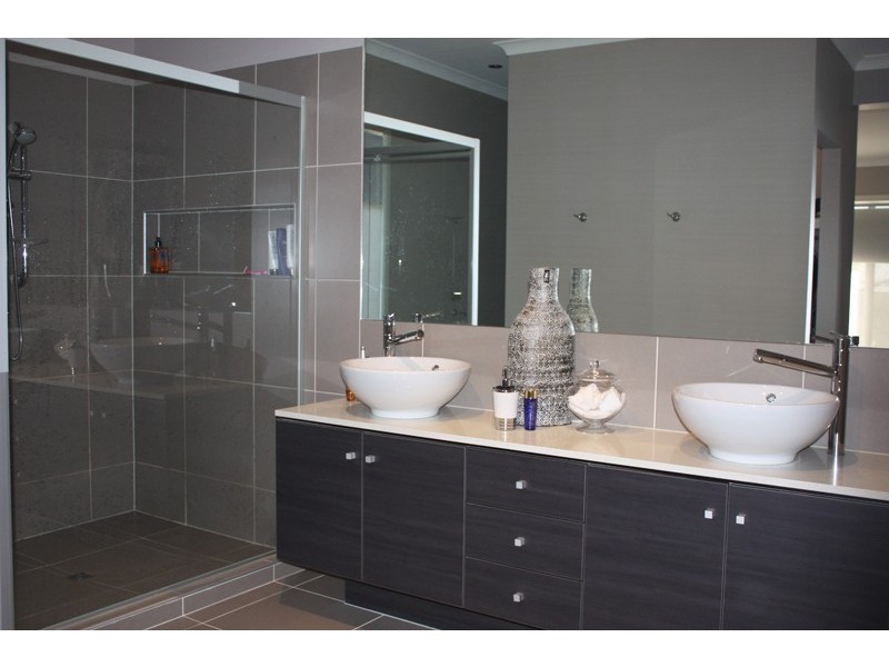 24 Nottinghill Rise, Sunbury VIC 3429