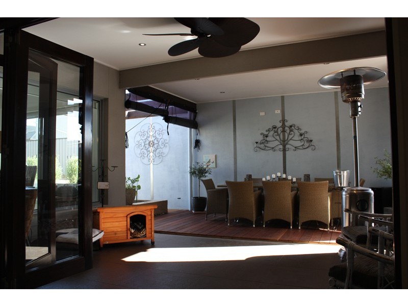 24 Nottinghill Rise, Sunbury VIC 3429