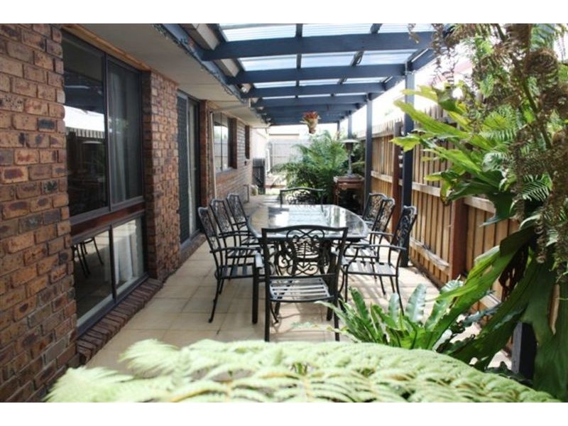 4 Oxford Close, Sunbury VIC 3429