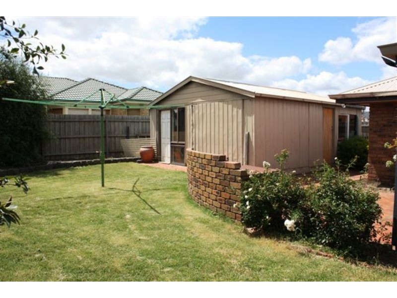 4 Oxford Close, Sunbury VIC 3429