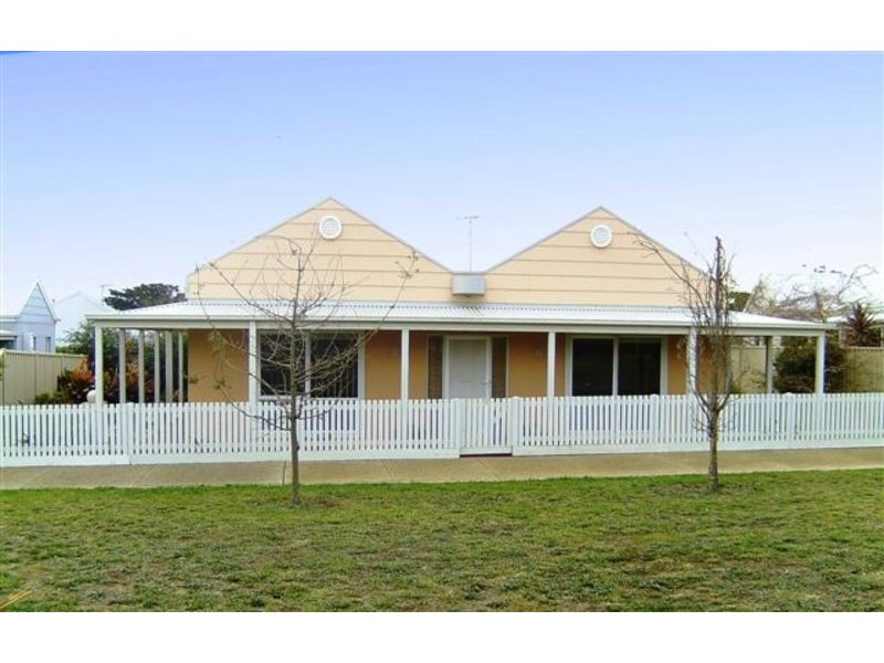 2 Schoolhouse Lane, Sunbury VIC 3429