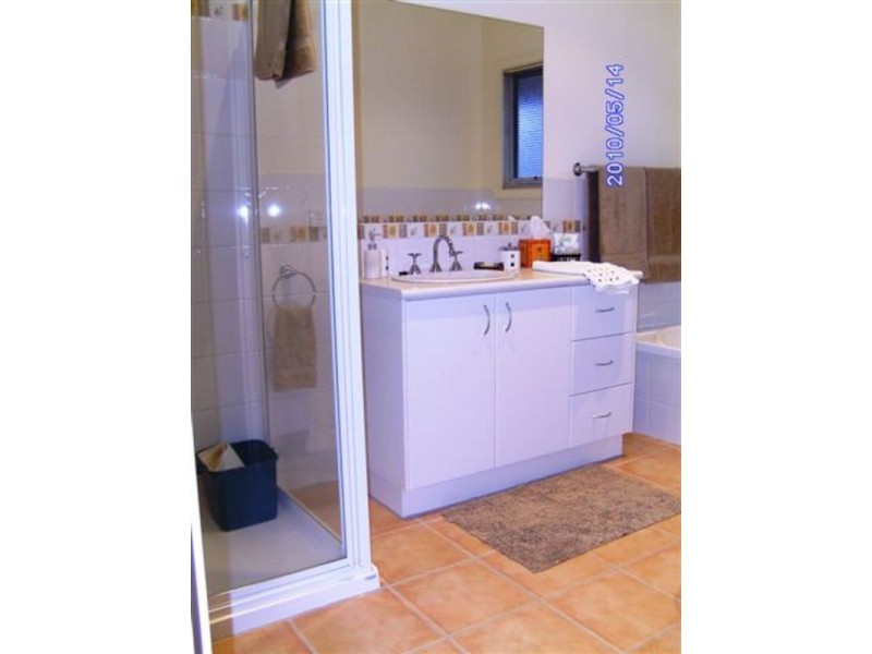 2 Schoolhouse Lane, Sunbury VIC 3429