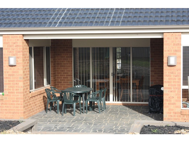 4 Sandpiper Grove, Sunbury VIC 3429
