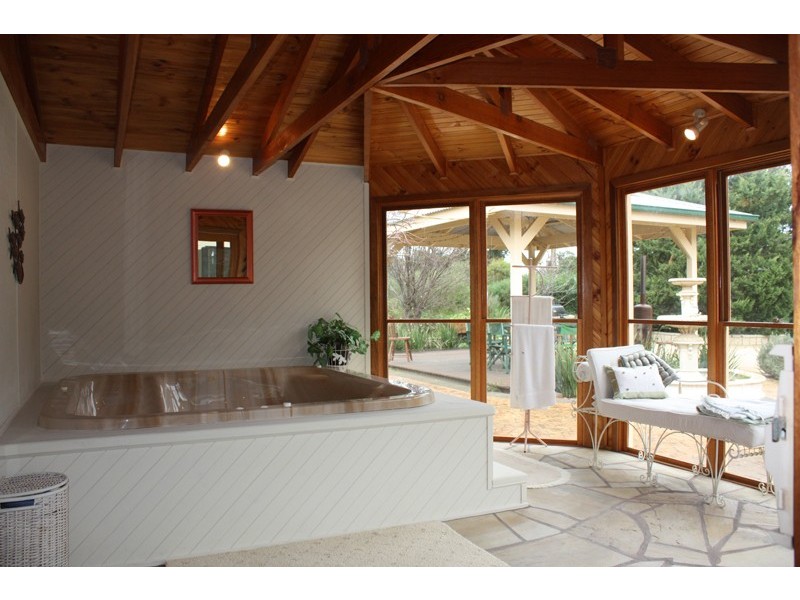 81 Fielding Drive, Gisborne South VIC 3437