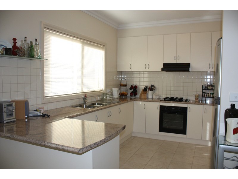 2/57-59 Barkly Street, Sunbury VIC 3429