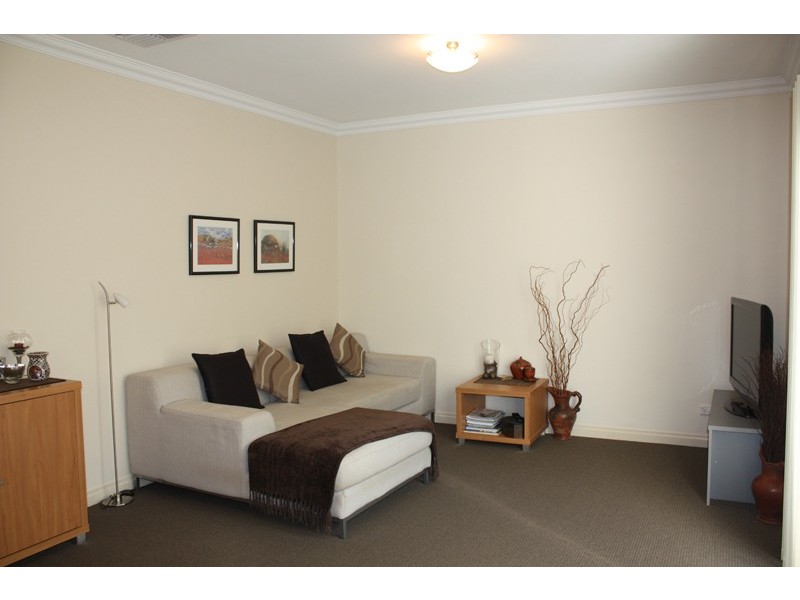 2/57-59 Barkly Street, Sunbury VIC 3429