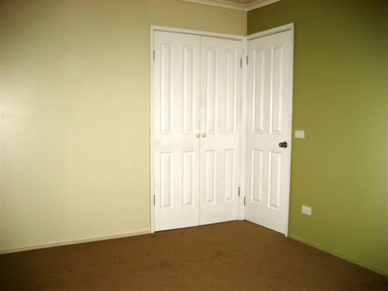 8 Hogan Street, Sunbury VIC 3429