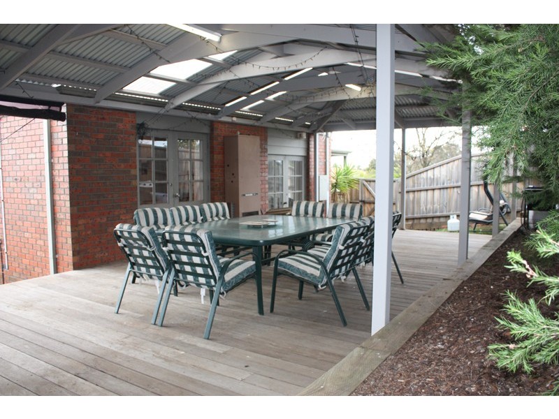 2 Fraser Court, Sunbury VIC 3429