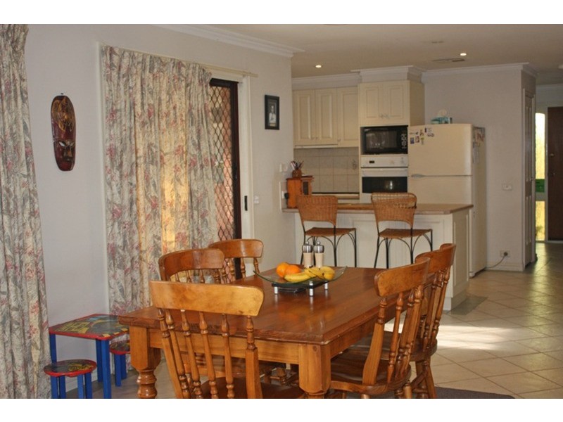 6 Harcourt Close, Sunbury VIC 3429