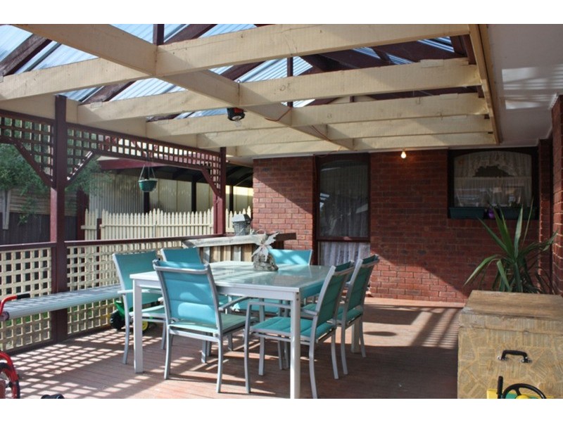 6 Harcourt Close, Sunbury VIC 3429