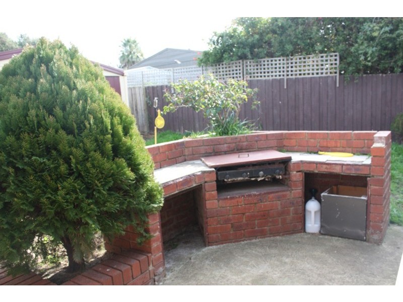 6 Harcourt Close, Sunbury VIC 3429