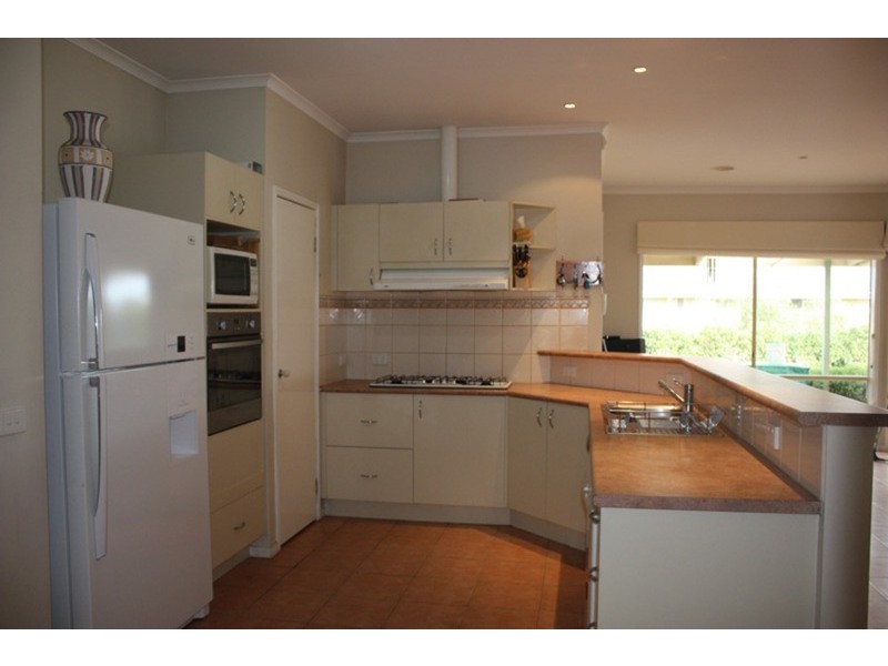 42 Rolling Meadows Drive, Sunbury VIC 3429