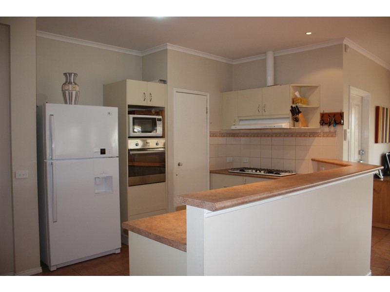 42 Rolling Meadows Drive, Sunbury VIC 3429