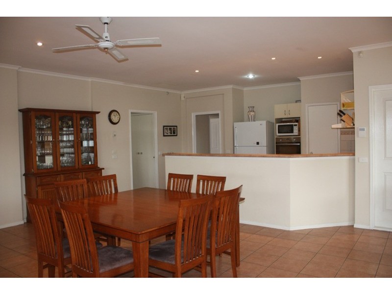 42 Rolling Meadows Drive, Sunbury VIC 3429