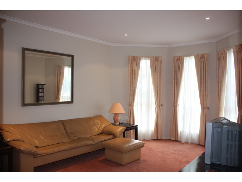 42 Rolling Meadows Drive, Sunbury VIC 3429