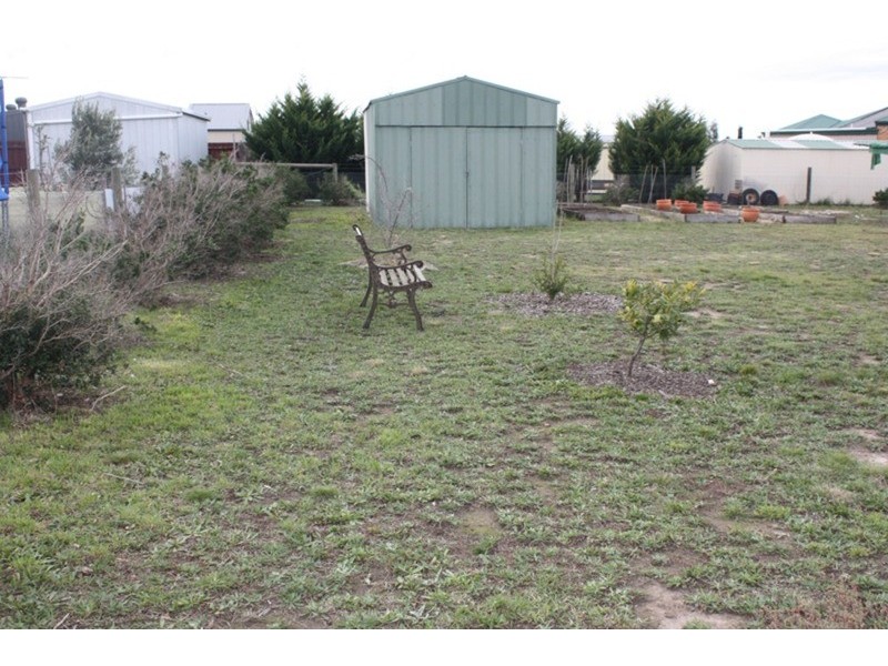 42 Rolling Meadows Drive, Sunbury VIC 3429