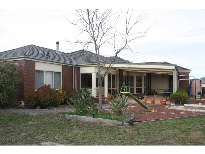 42 Rolling Meadows Drive, Sunbury VIC 3429