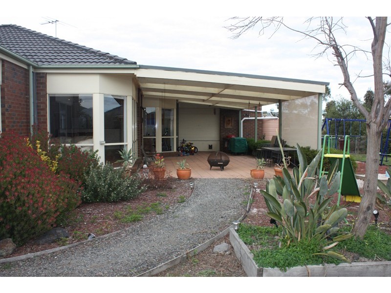 42 Rolling Meadows Drive, Sunbury VIC 3429