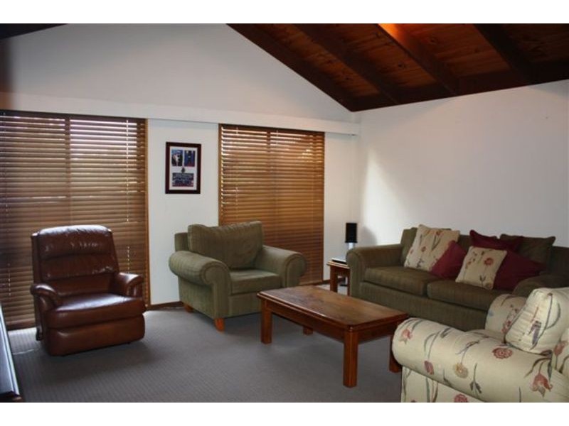 1 Cawl Court, Sunbury VIC 3429