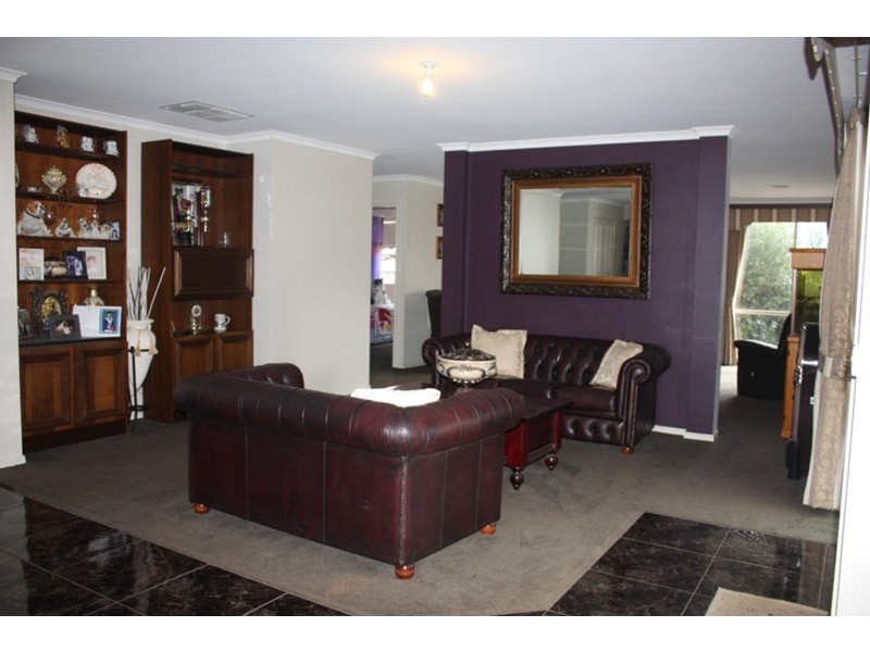 52 Belleview Drive, Sunbury VIC 3429