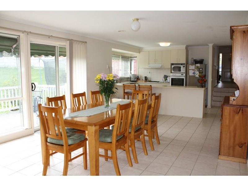 13 Bundanoon Avenue, Sunbury VIC 3429