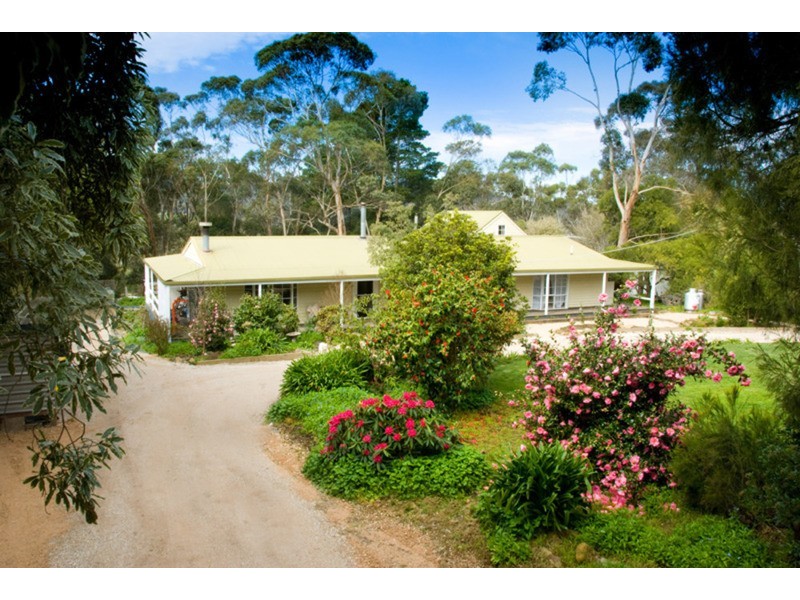 8 Zig Zag Road, Mount Macedon VIC 3441