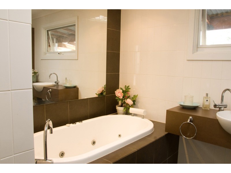 8 Zig Zag Road, Mount Macedon VIC 3441