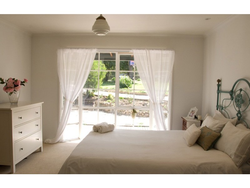 8 Zig Zag Road, Mount Macedon VIC 3441