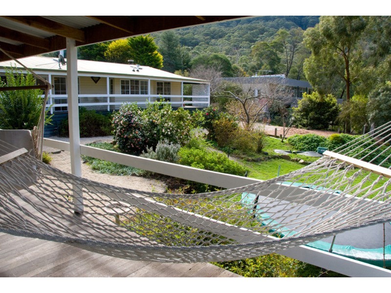 8 Zig Zag Road, Mount Macedon VIC 3441