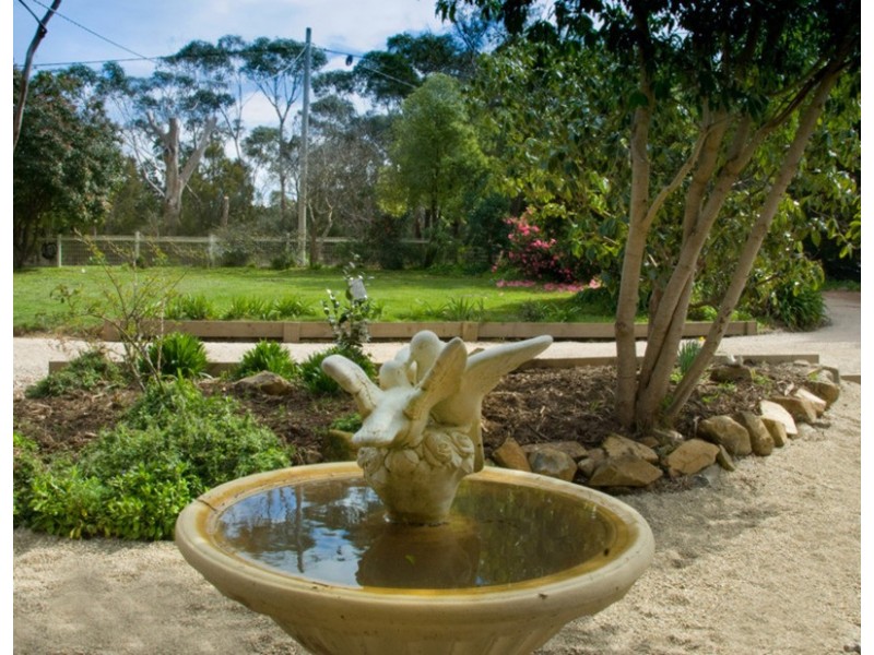 8 Zig Zag Road, Mount Macedon VIC 3441