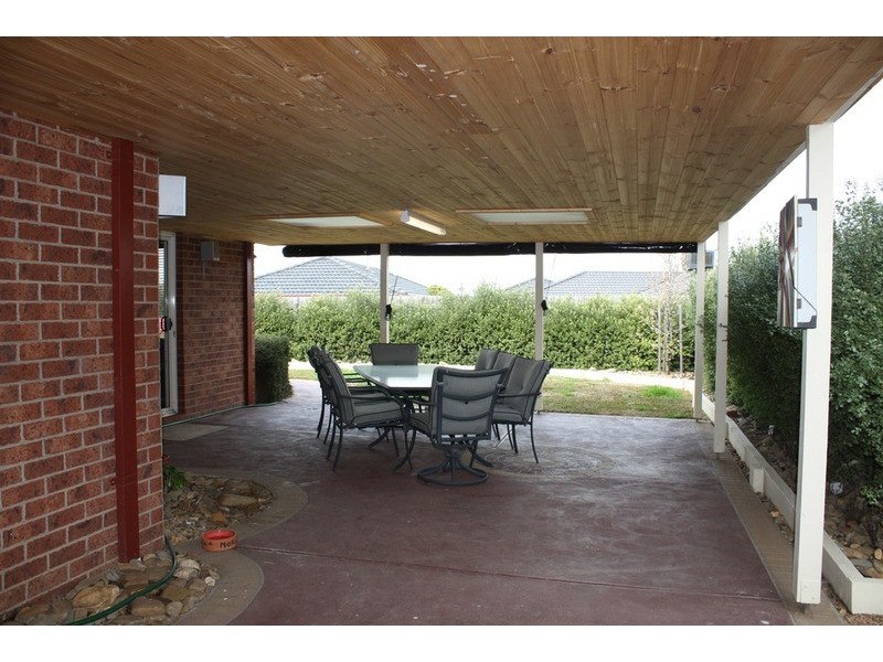 68 Cover Drive, Sunbury VIC 3429