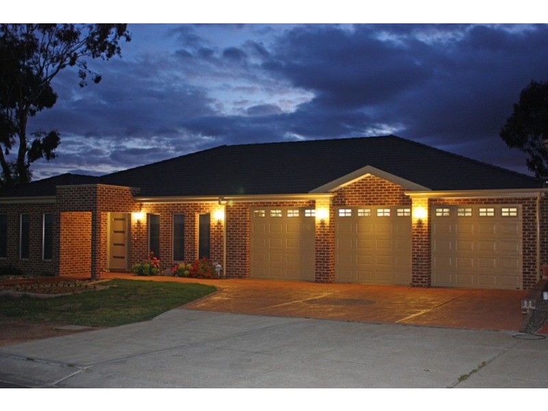 16 Duncraig Grove, Sunbury VIC 3429