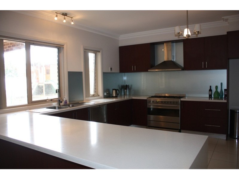 16 Duncraig Grove, Sunbury VIC 3429