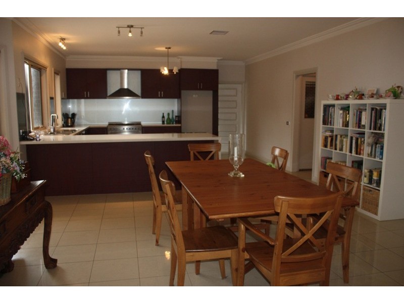 16 Duncraig Grove, Sunbury VIC 3429