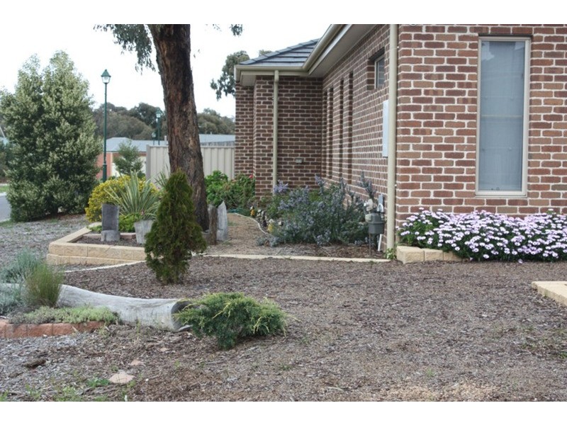 16 Duncraig Grove, Sunbury VIC 3429