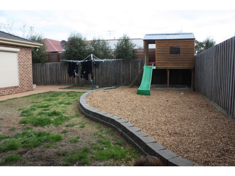 16 Duncraig Grove, Sunbury VIC 3429